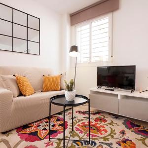 Televízia a/alebo spoločenská miestnosť v ubytovaní Teatro Suites Málaga CITY FLAT