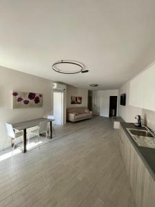 Kuchyňa alebo kuchynka v ubytovaní Exclusive Suites Riva