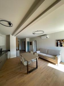 Posedenie v ubytovaní Exclusive Suites Riva