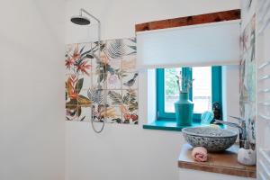 A bathroom at Angel Holiday Mansion