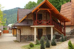 a model of a house with a roof at Recreation Complex Uzhanski Kupeli in Volosyanka