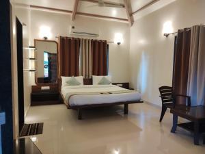 Cocorico Beach Resort客房内的一张或多张床位