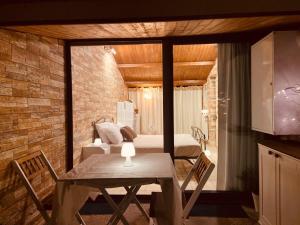 a dining room with a table and a bedroom at B&B Il Sentiero in San Sperate