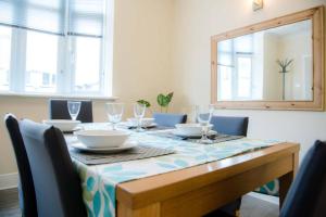 a dining room table with a blue and white table cloth at Newport house sleeps 5 near Junction 27 on M4 in Newport