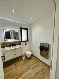 Et badeværelse på VILLA LANDIFORNIA