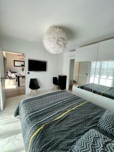 En eller flere senge i et værelse på VILLA LANDIFORNIA