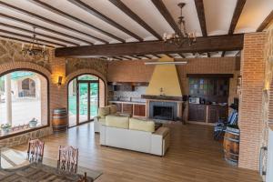 an open living room with a brick wall at Casa Rural CUESTA GRANDE in Mota del Cuervo