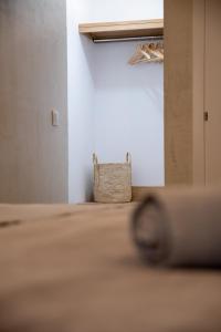 Postel nebo postele na pokoji v ubytování IOSIF suites