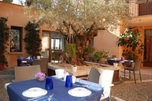 Restaurace v ubytování Antico Borgo B&B con SPA - Adults Only