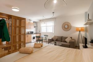 Posteľ alebo postele v izbe v ubytovaní Teatro Suites Málaga CITY FLAT