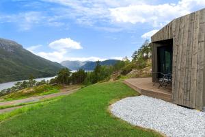 Zdjęcie z galerii obiektu Sogndal Fjordpanorama - Studio Cabins With View w mieście Sogndal