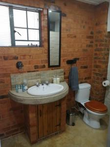 Gallery image of Wild Olive Cottage in Hartbeespoort in Pretoria