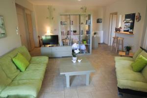 Posedenie v ubytovaní Apartment with garden in Thessaloniki.