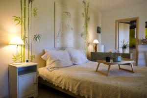 Posteľ alebo postele v izbe v ubytovaní Apartment with garden in Thessaloniki.