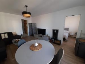 a living room with a white table and a couch at Appartement Arcachon, 3 pièces, 4 personnes - FR-1-319-458 in Arcachon
