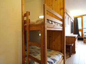 Tempat tidur susun dalam kamar di Appartement Les Arcs 1800, 3 pièces, 7 personnes - FR-1-346-319