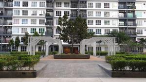 a large white building with a courtyard in front of it at BSP21 Family Homestay in Jenjarum