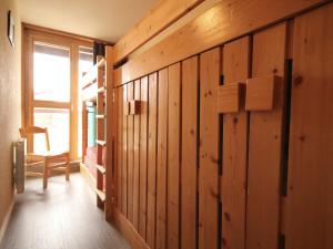 a hallway with wood paneled walls and a window at Appartement ski aux pieds · Balcon · Wifi - FR-1-346-419 in Arc 1800