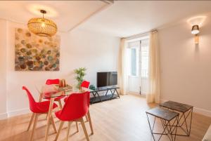 A television and/or entertainment centre at Merced10 Duplex 3I