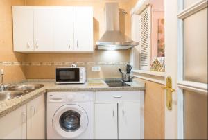 A kitchen or kitchenette at Merced10 Duplex 3I