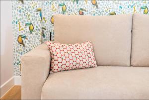 A seating area at Merced10 Duplex 3I