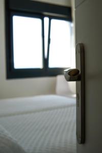 Кровать или кровати в номере Hostal Montevideo beachfront