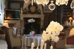 a dining room with a table with white flowers and candles at La Bergerie des Anges in Le Bignon-Mirabeau