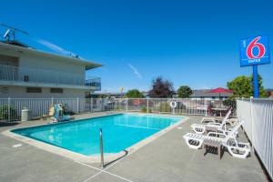 Kolam renang di atau di dekat Motel 6-Arcata, CA Cal Poly Humboldt