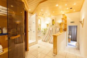 Koupelna v ubytování Gästehaus Fitsch - Ferienwohnung in Silbertal + 37 fotografií