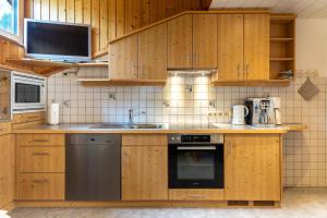 Kuchyň nebo kuchyňský kout v ubytování Gästehaus Fitsch - Ferienwohnung in Silbertal