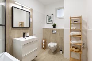A bathroom at Second Home Apartment
