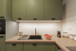 A kitchen or kitchenette at Second Home Apartment