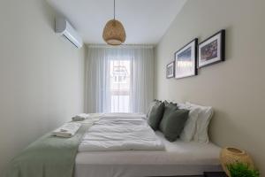 A bed or beds in a room at Second Home Apartment