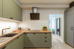 A kitchen or kitchenette at Second Home Apartment