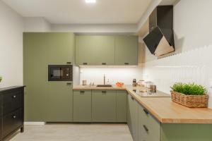 A kitchen or kitchenette at Second Home Apartment