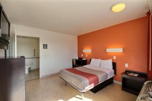 Postel nebo postele na pokoji v ubytování Motel 6-Laredo, TX - South