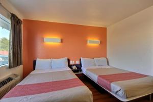 Postel nebo postele na pokoji v ubytování Motel 6-Laredo, TX - South