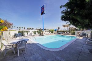 Bazén v ubytování Motel 6-Laredo, TX - South nebo v jeho okolí