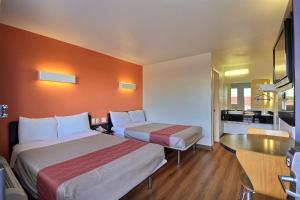Postel nebo postele na pokoji v ubytování Motel 6-Laredo, TX - South