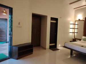 Cocorico Beach Resort客房内的一张或多张床位