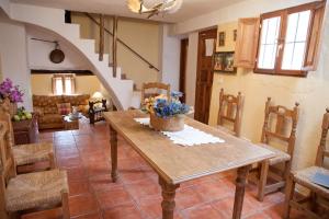 Część wypoczynkowa w obiekcie Casa Rural Fuente Zagrilla