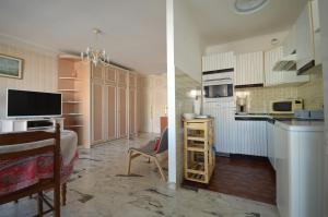 Zdjęcie z galerii obiektu Nice studio near the beach w Cannes