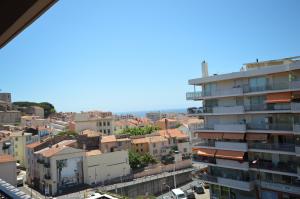 Zdjęcie z galerii obiektu Nice studio near the beach w Cannes