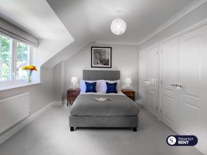 Postel nebo postele na pokoji v ubytování Maidenhead, Leander - 3 Bedroom - Parking & Garden