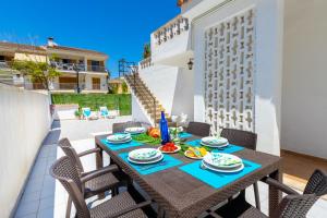 Balkón alebo terasa v ubytovaní Ideal Property Mallorca - Villa Rosita 12A