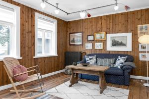 Χώρος καθιστικού στο Rustic Retreat in the Center of Reykjavik
