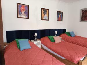 Łóżko lub łóżka w pokoju w obiekcie Studio in Kretomino