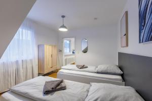 Postel nebo postele na pokoji v ubytování Glück Auf Appartements Lösorter Straße Duisburg