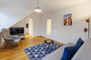 TV a/nebo společenská místnost v ubytování Glück Auf Appartements Lösorter Straße Duisburg