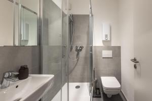 Koupelna v ubytování Glück Auf Appartements Lösorter Straße Duisburg